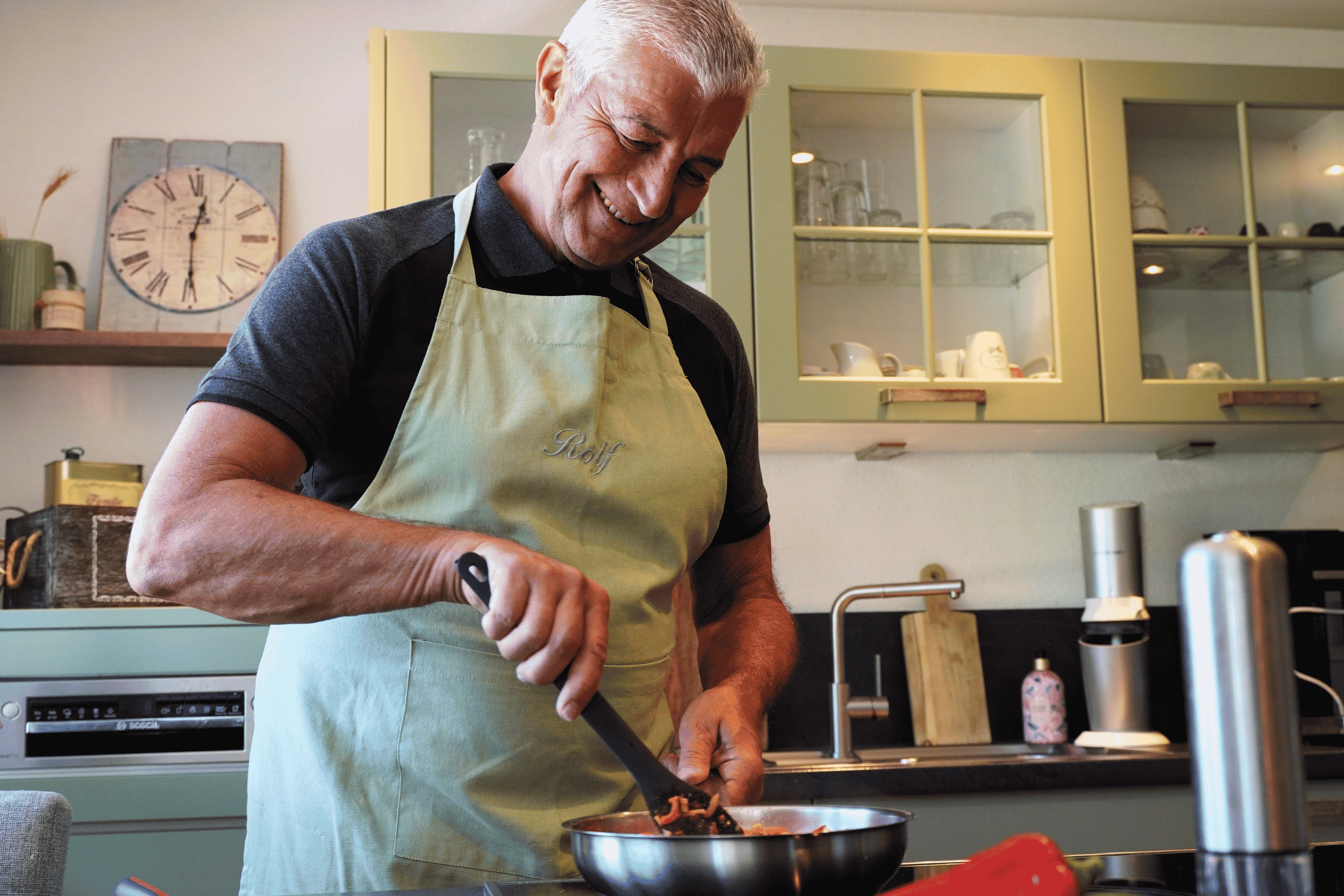 Rolf am kochen.